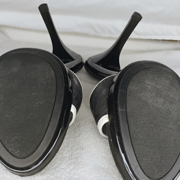 Guess Vintage “Hannah” Black Women’s Heels w/ Authentic Charms size 8 - Picture 8 of 9